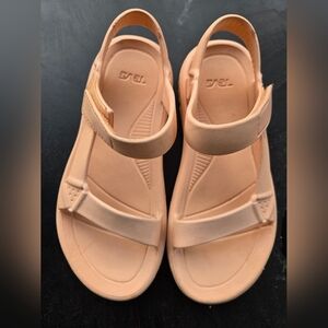 Teva Color Nude Sandals with Cushioned Sole‎ and Adjustable Straps